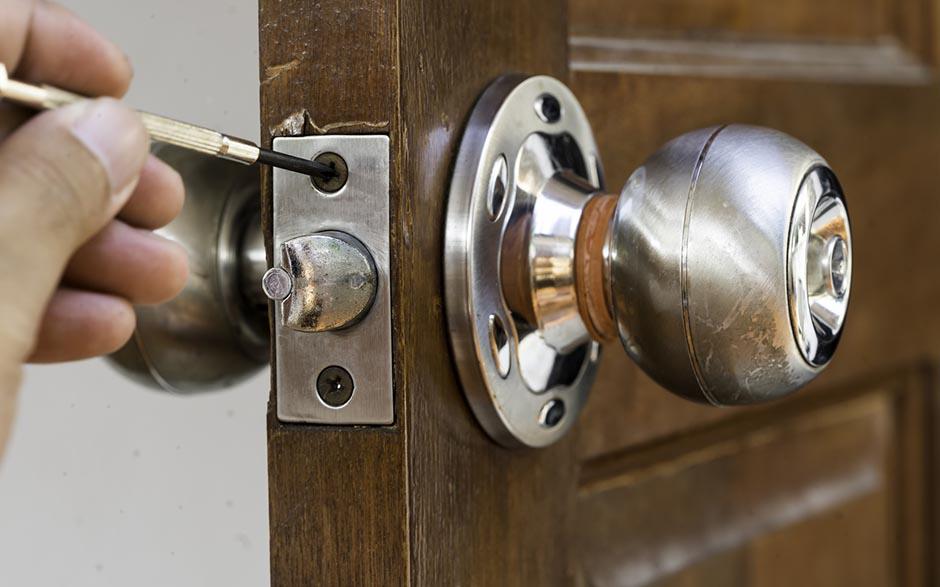 comment ouvrir une porte avec clé à l intérieur Paris 18